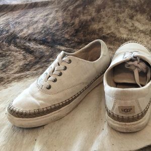 Women’s 8 Ugg Low Cut Shoes